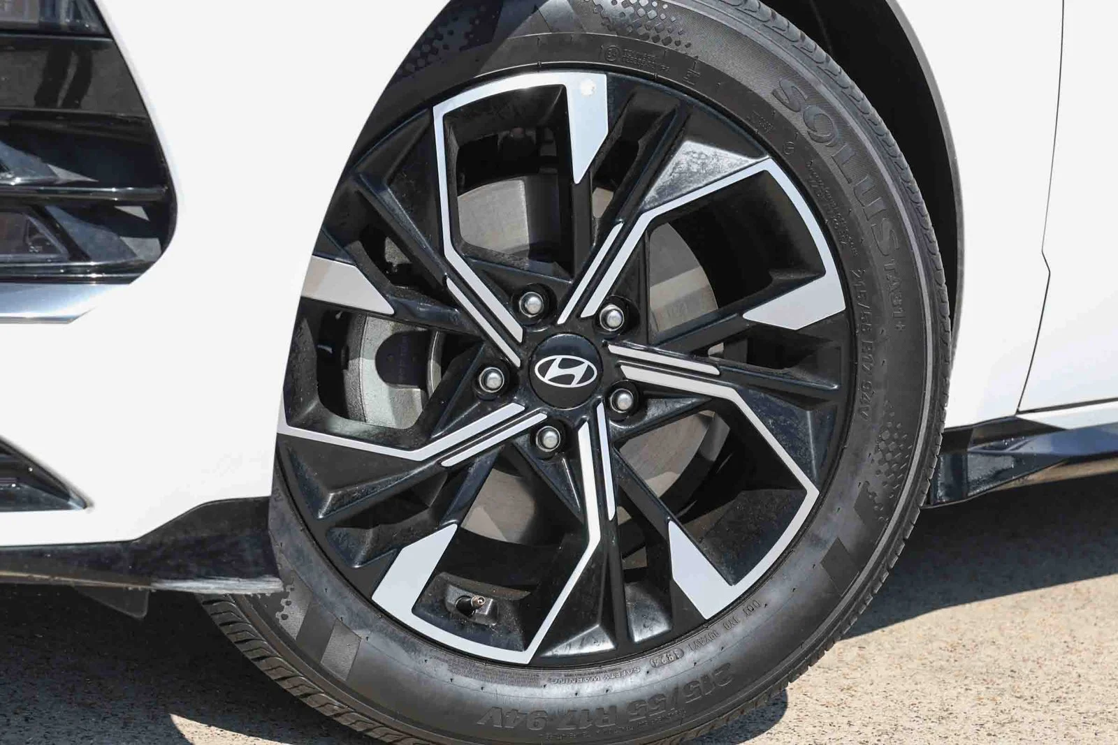 Used 2025 White Hyundai SEL image 12