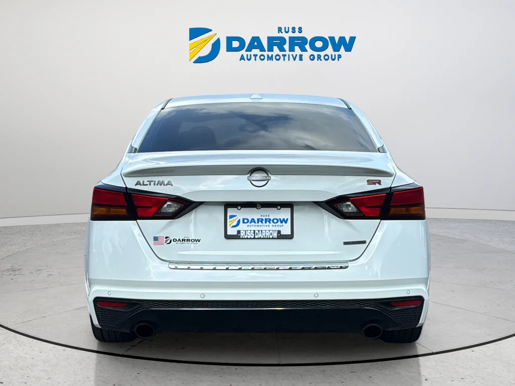 Used 2023 White Nissan 2.0 SR image 4