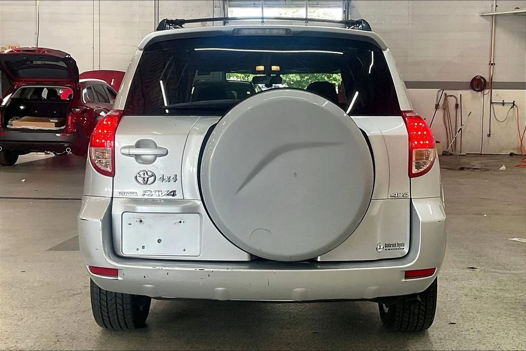 Used 2008 Silver Toyota Sport image 3