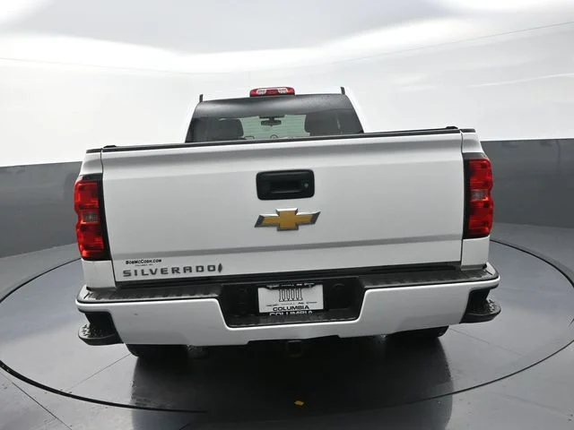 Used 2016 White Chevrolet Custom image 9