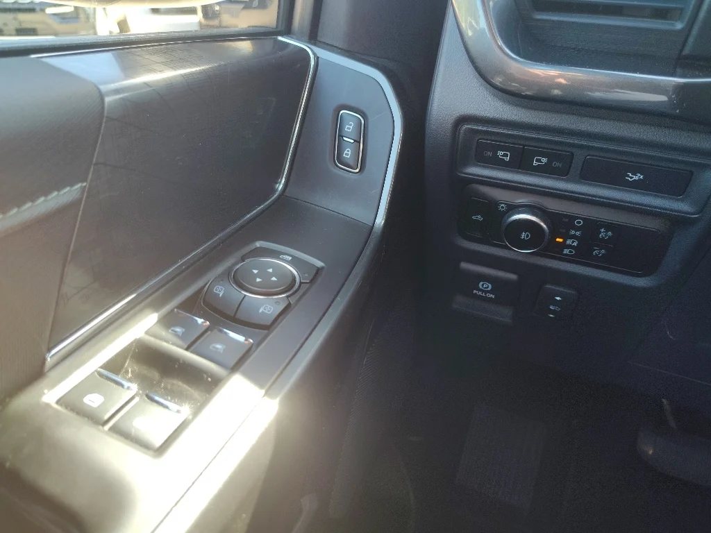 Used 2023 Iconic Silver Metallic Ford XLT image 15