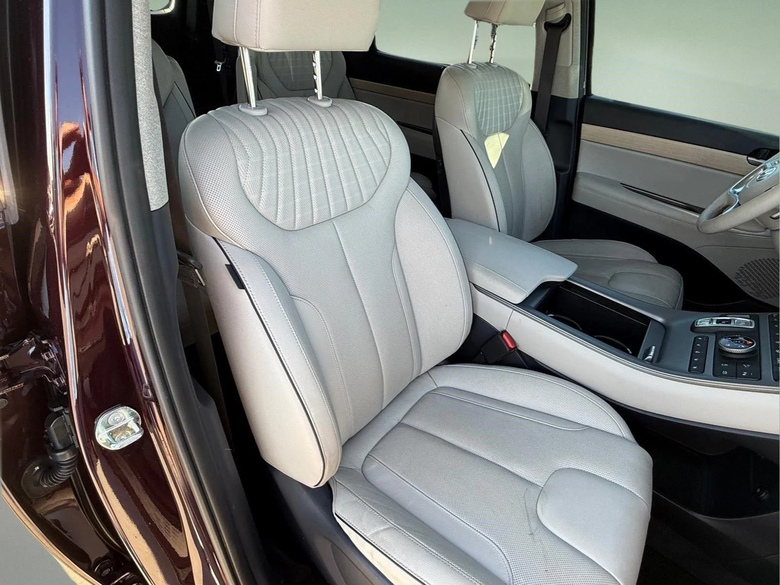 Used 2023 Sierra Burgundy Hyundai Limited image 22