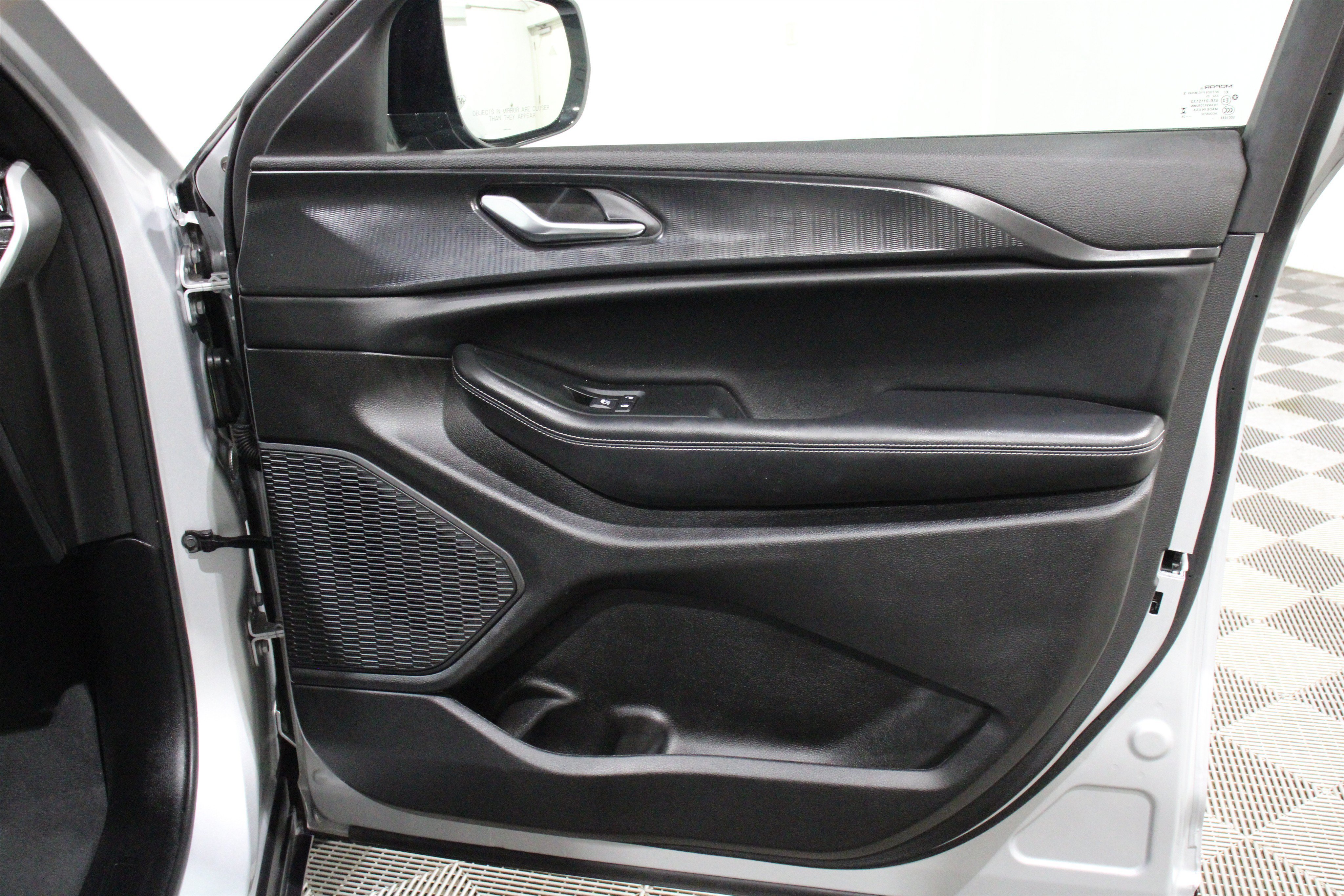 Used 2025 Silver Zynith Jeep Altitude image 30