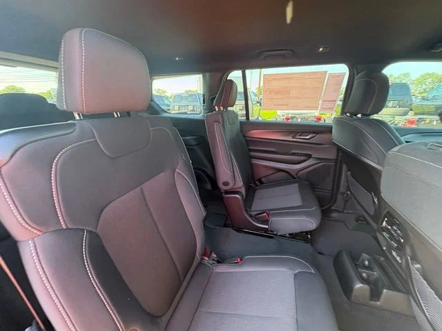 New 2026 Baltic Gray Metallic Clear-Coat Exterior Paint Jeep Laredo image 9
