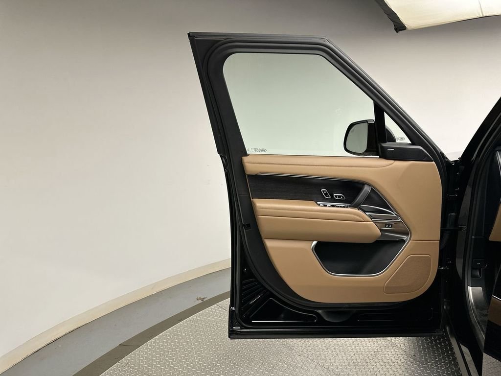 Used 2023 Santorini Black Metallic Land Rover SE image 21