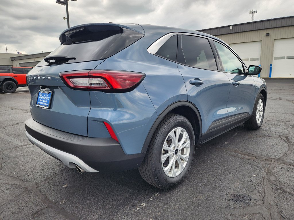 Used 2023 Vapor Blue Metallic Ford Active image 5