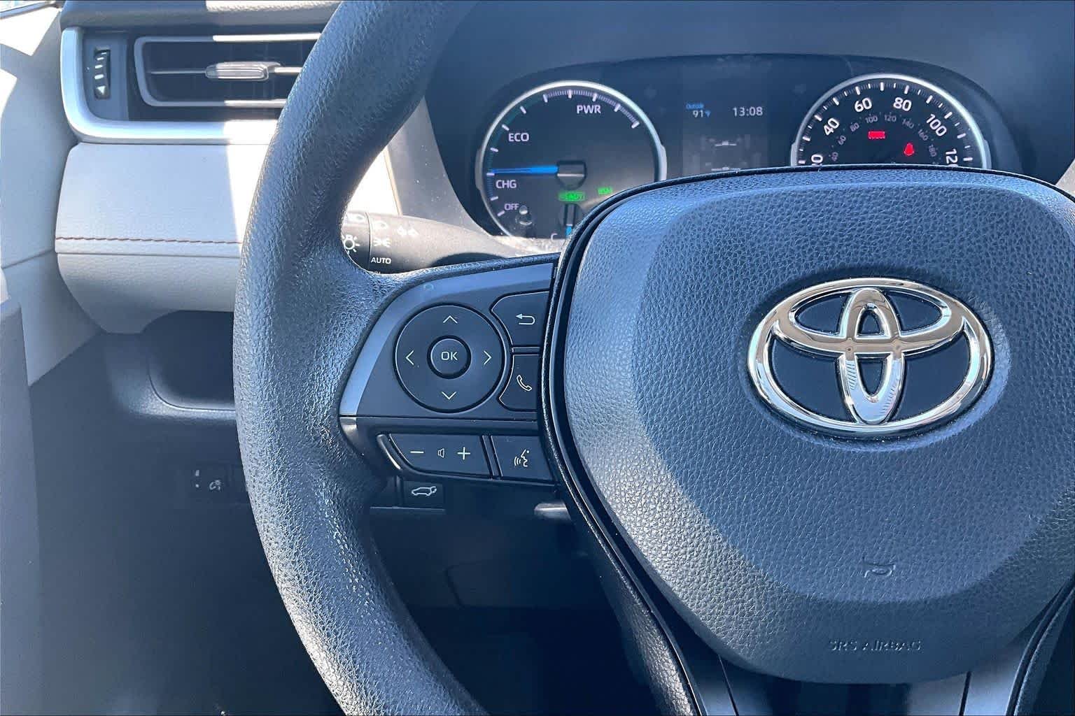Used 2022 White Toyota Hybrid XLE image 23