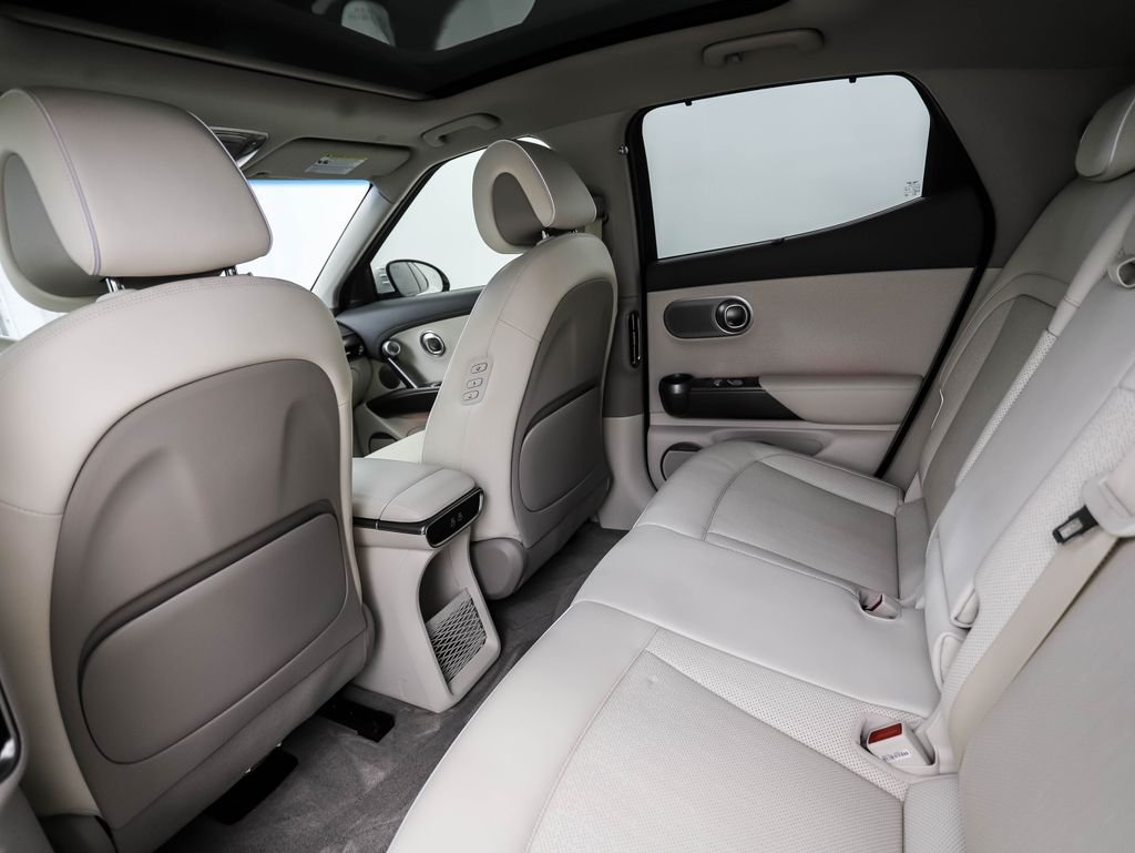 Used 2023 White Genesis Advanced image 21