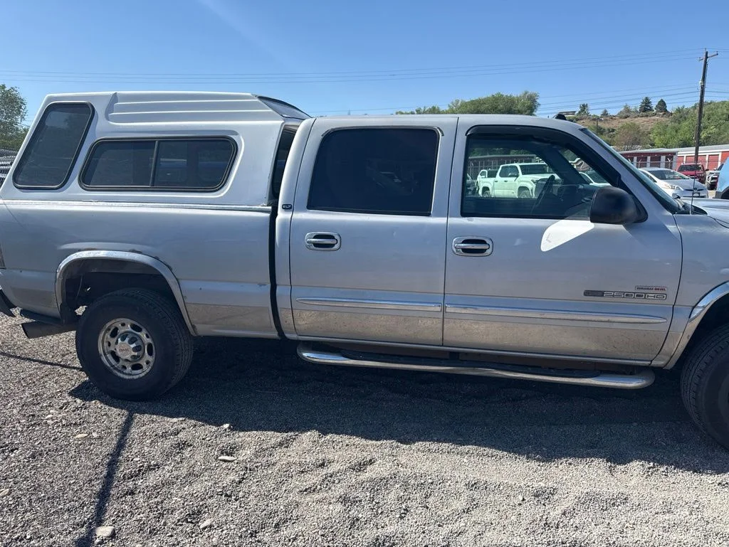 Used 2005 Special Paint GMC SLT image 4