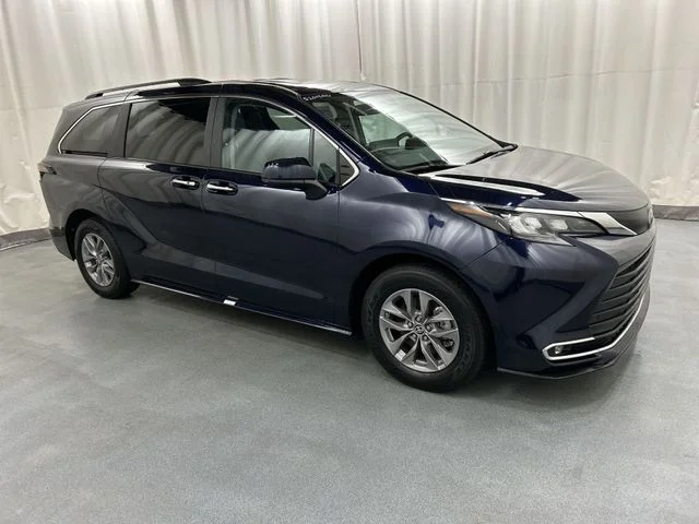 2024 Toyota Sienna XLE