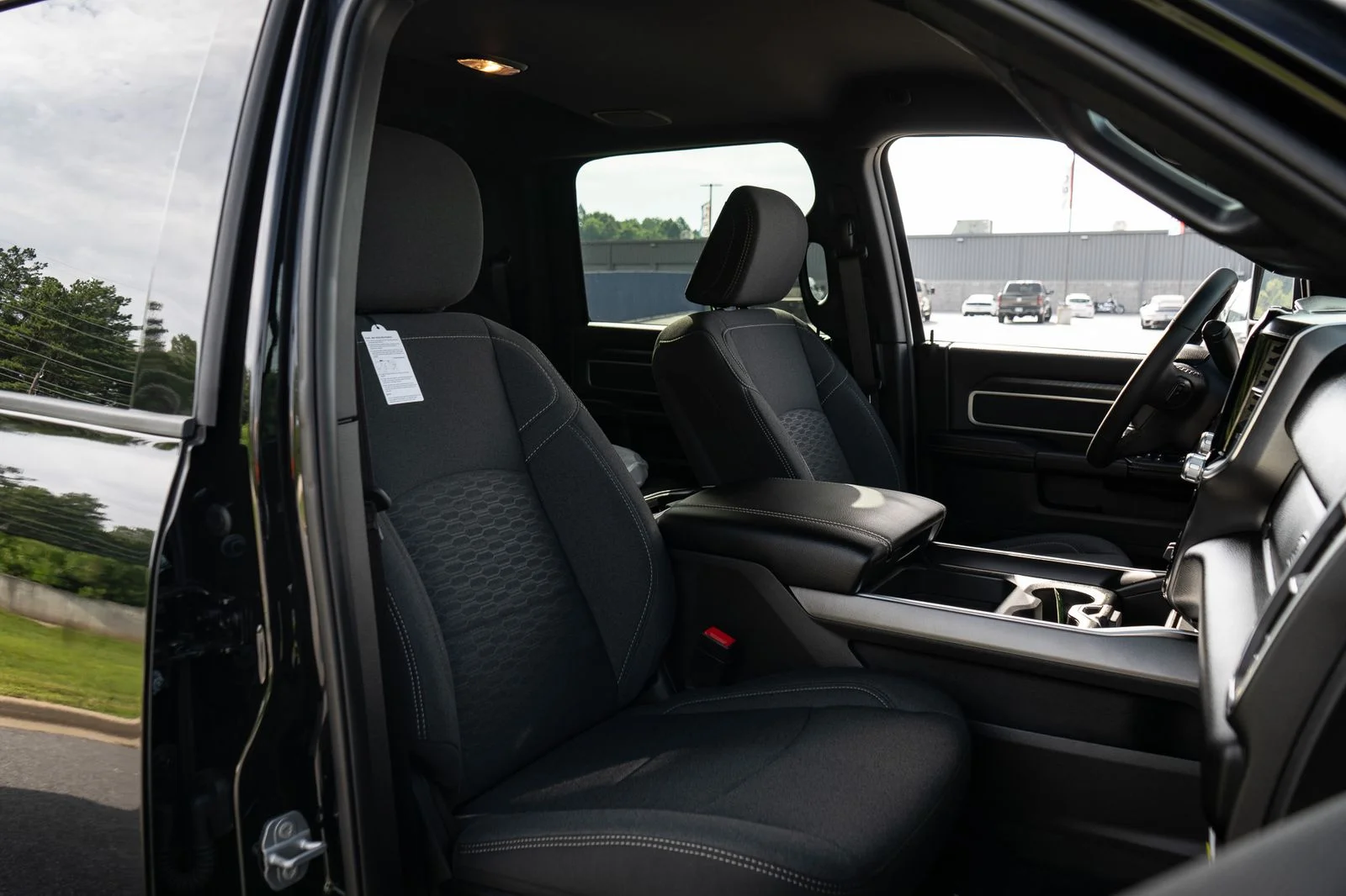 New 2026 Diamond Black Crystal Pearl-Coat Exterior Paint RAM Big Horn image 21
