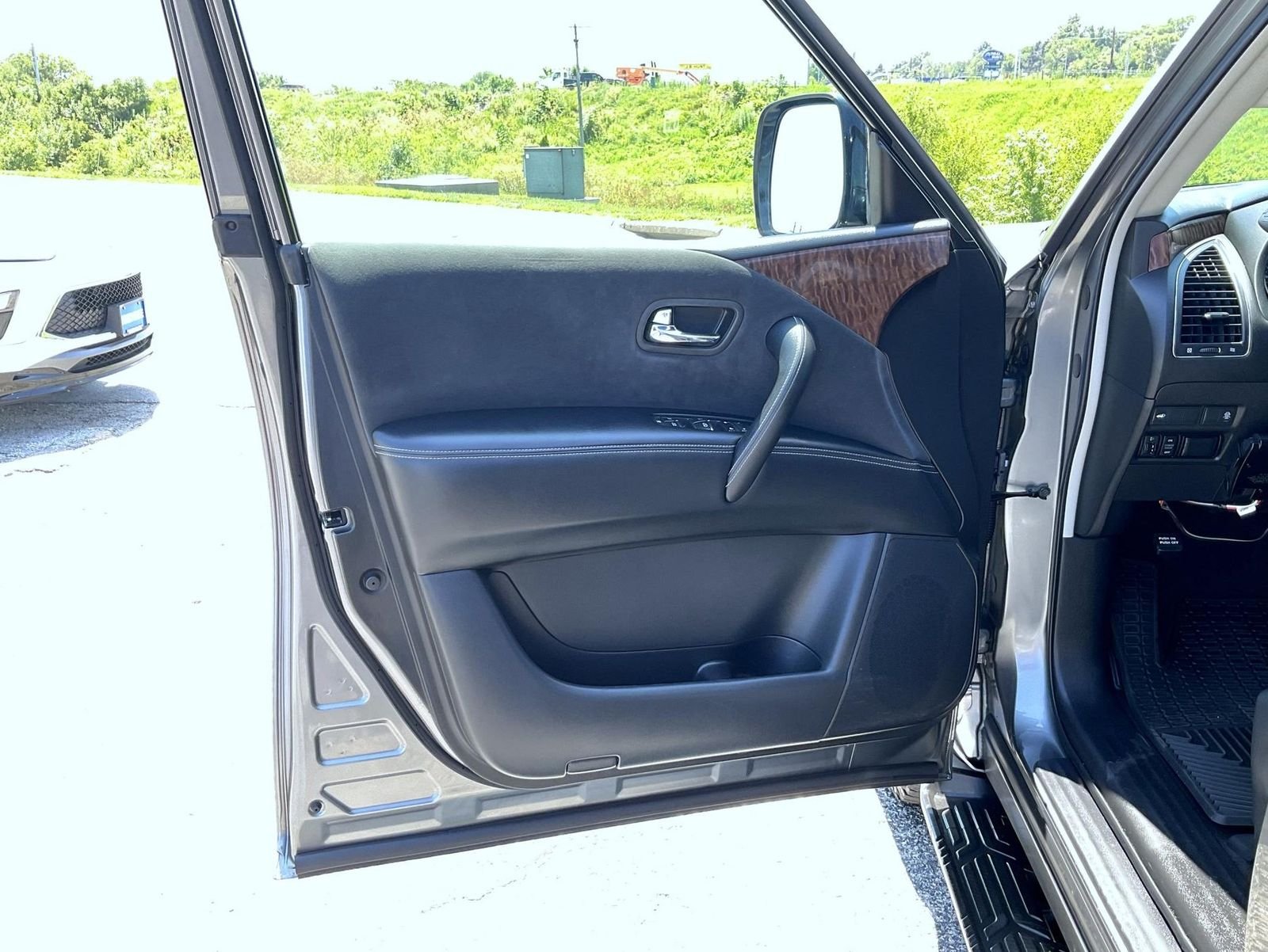 Used 2019 Gray Nissan SV image 9