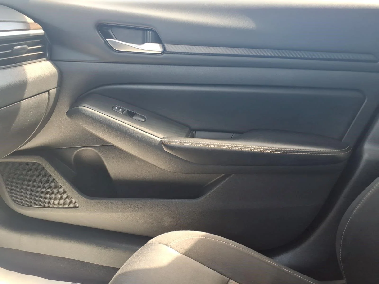 Used 2024 Gun Metallic Nissan 2.5 SV image 29