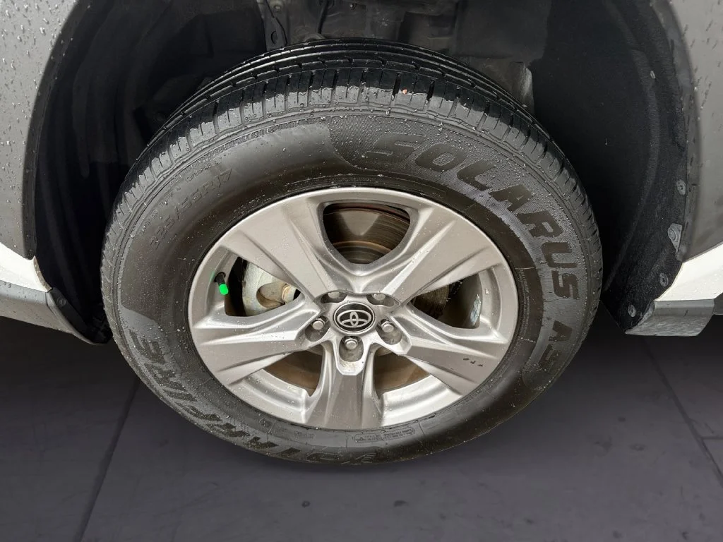 Used 2025 White Toyota XLE image 9