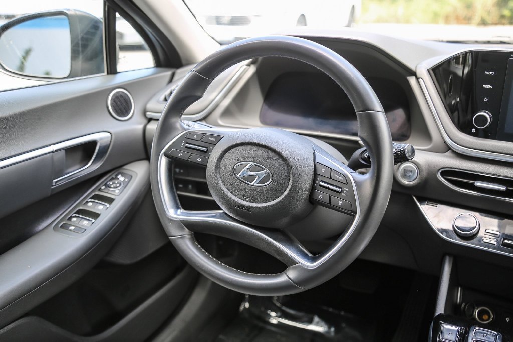 Used 2020 Gray Hyundai SEL image 14