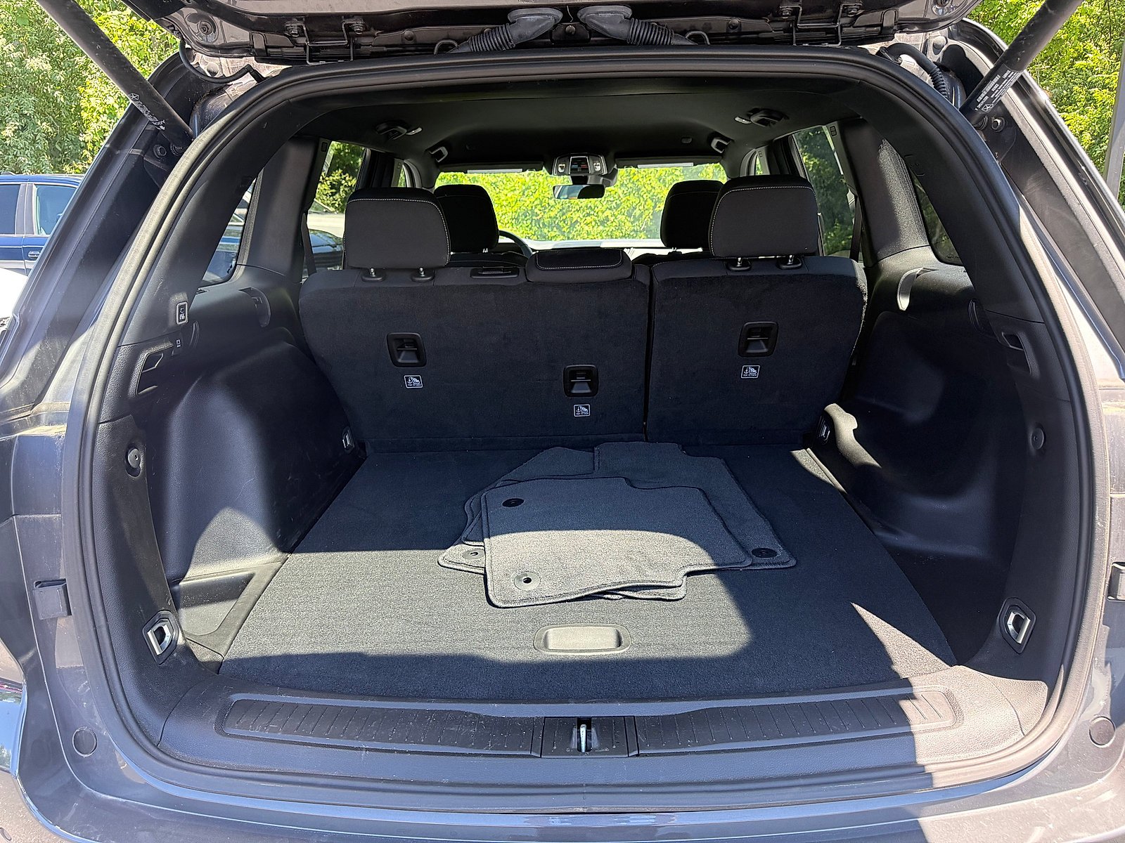Used 2025 Baltic Gray Metallic Clearcoat Jeep Laredo image 12