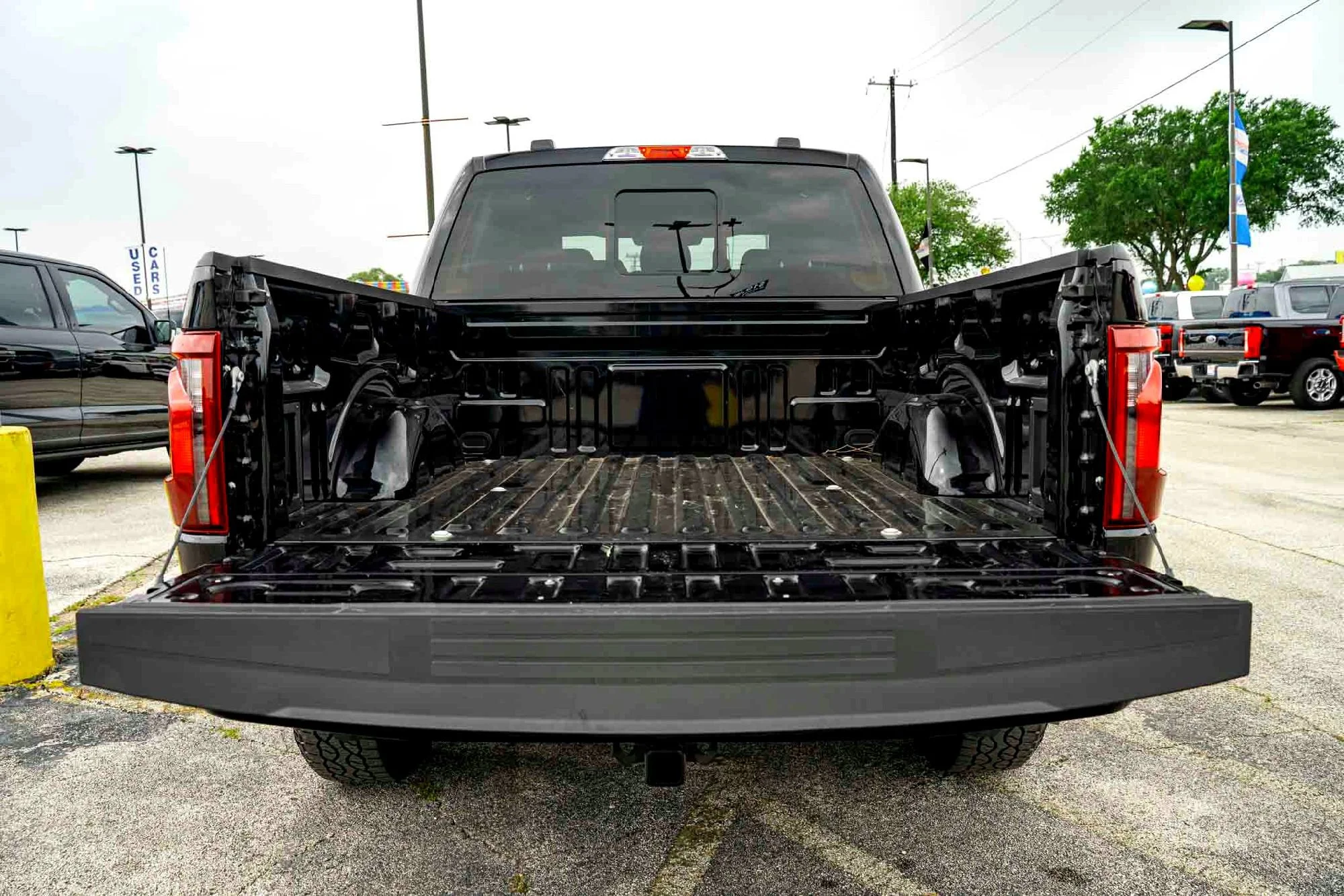 New 2026 Agate Black Metallic Ford XLT image 6