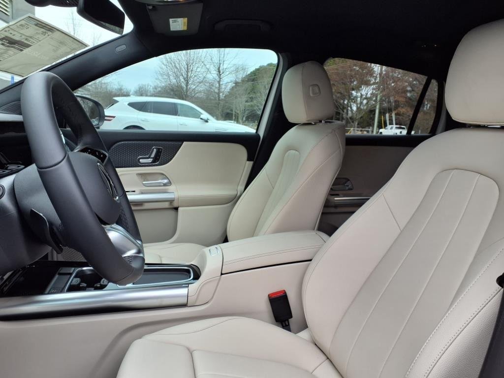 Used 2025 Polar White Mercedes-Benz GLA 250 image 8