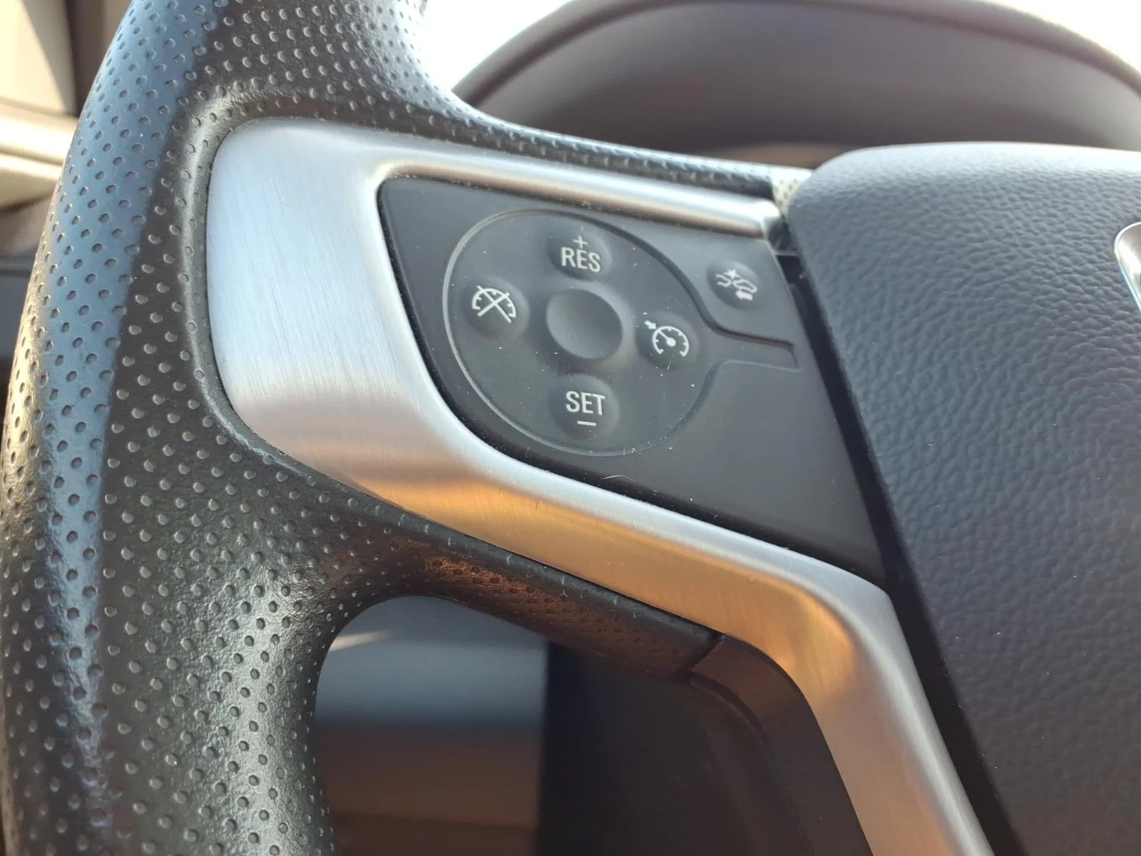 Used 2024 Summit White GMC SLE image 19