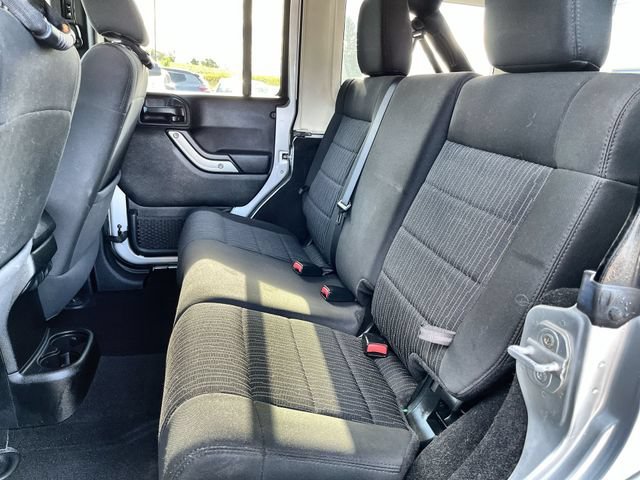 Used 2011 Silver Jeep Sahara image 23