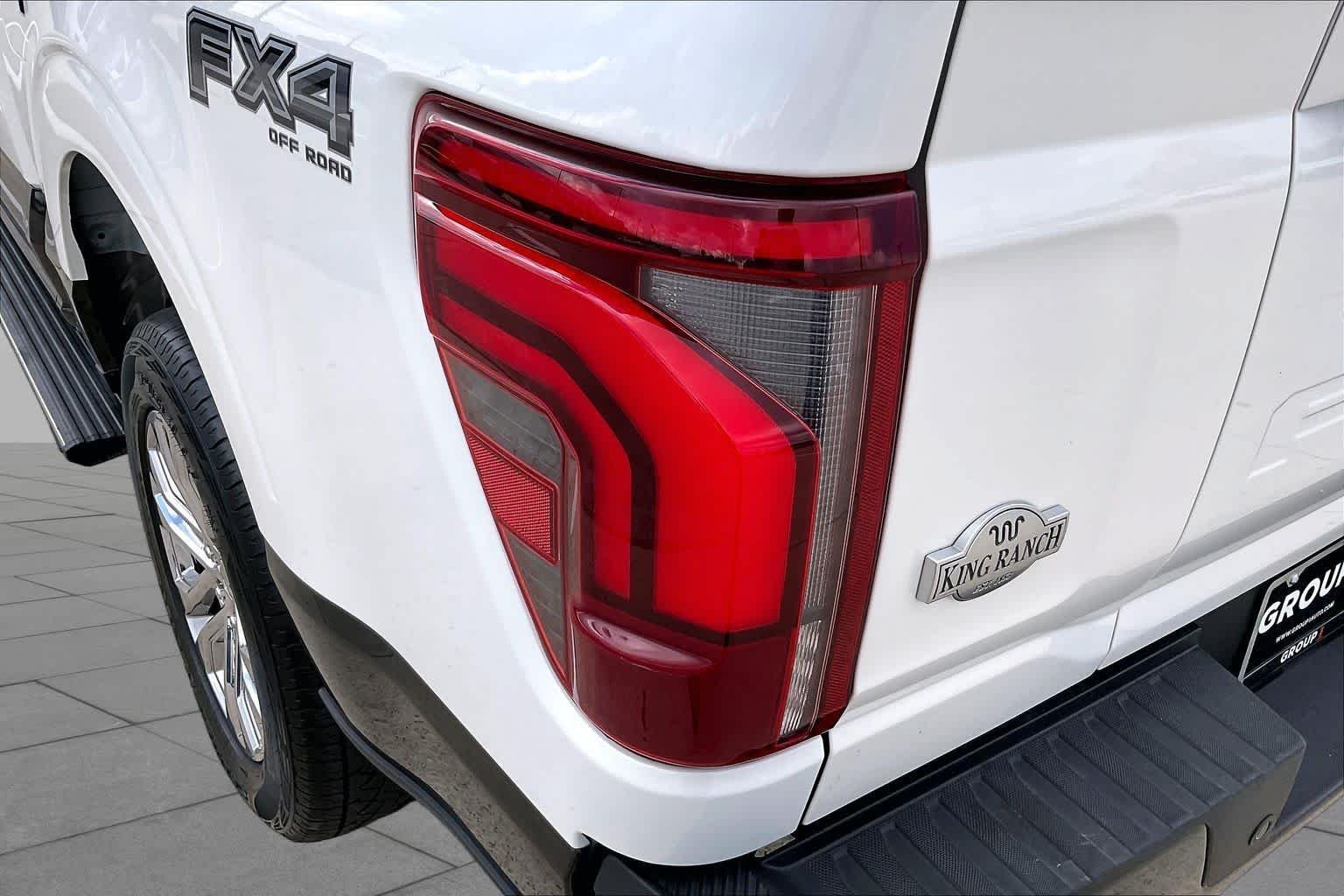 Used 2024 Star White Metallic Tri-Coat//Darkened Bronze Ford King Ranch image 28