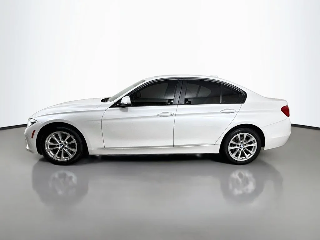 Used 2018 Mineral White Metallic BMW 320i xDrive image 4