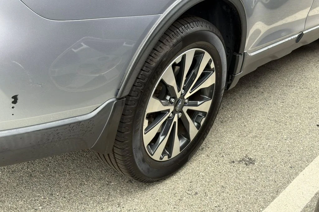 Used 2015 Ice Silver Metallic Subaru 2.5i image 4