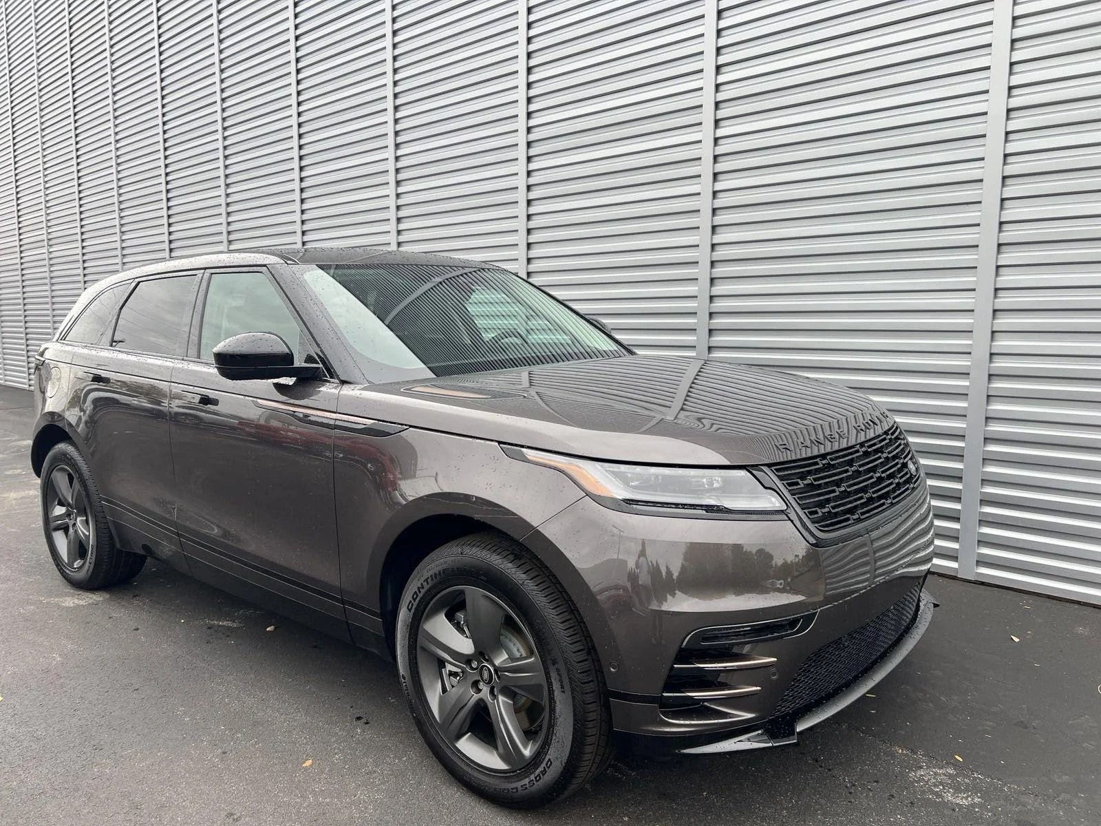 New 2025 Charente Grey Premium Metallic Land Rover Dynamic SE image 7