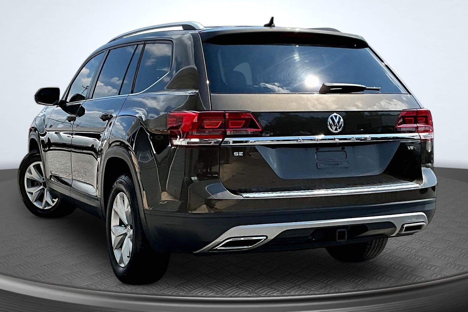 Used 2019 Brown Volkswagen 3.6L V6 SE image 3