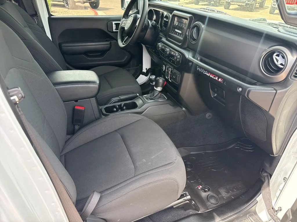 Used 2022 White Jeep Unlimited Willys image 17