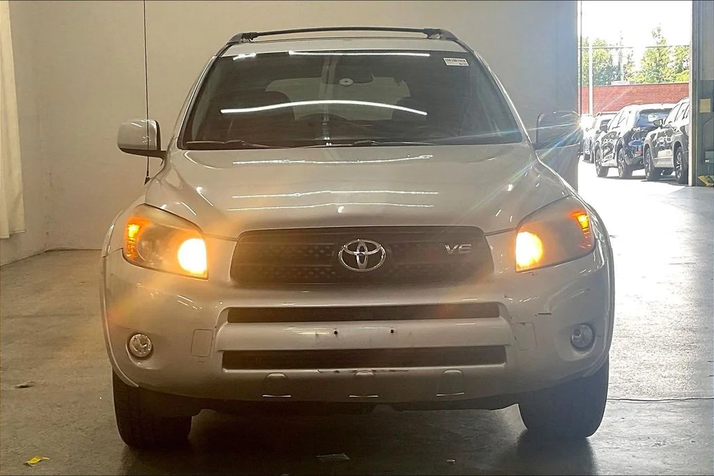 Used 2008 Silver Toyota Sport image 2