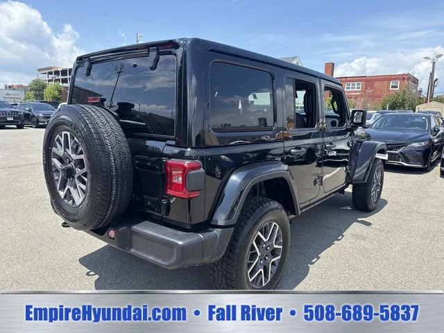 Used 2025 Black Jeep Sahara image 6
