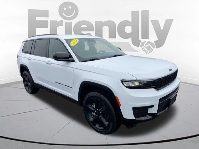 Used 2023 White Jeep Altitude image 3