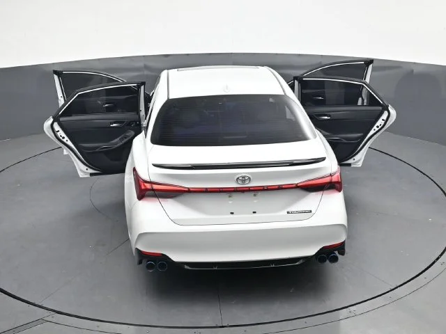 Used 2019 Pearl Toyota Touring image 40