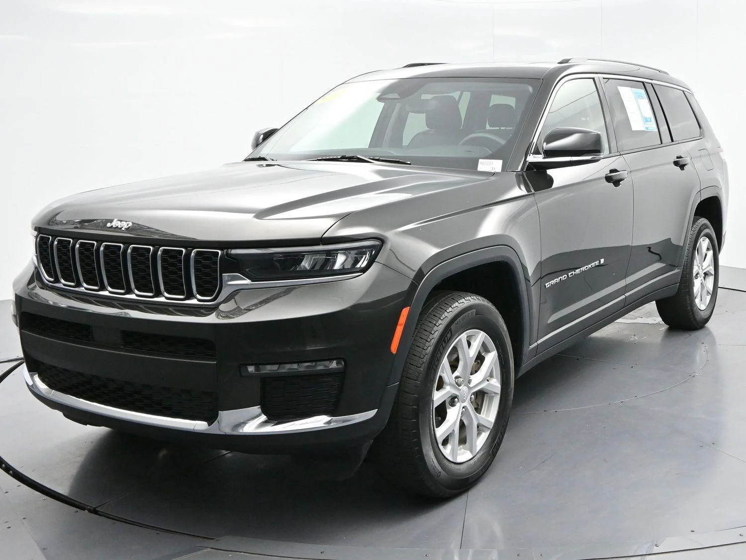 Used 2023 Rocky Mountain Pearlcoat Jeep Limited image 3
