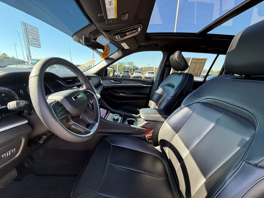 Used 2025 White Jeep Limited image 20