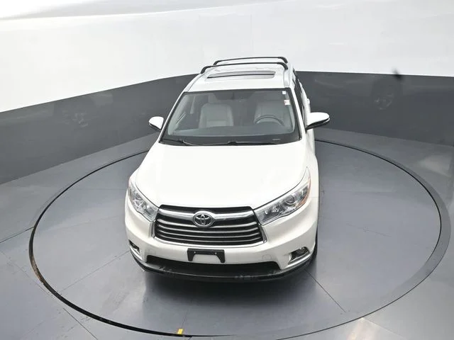 Used 2015 White Toyota Limited image 24