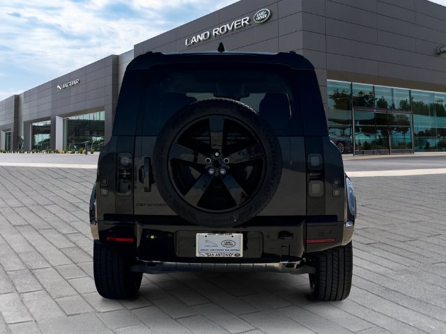 New 2026 Carpathian Grey Land Rover X-Dynamic SE image 4