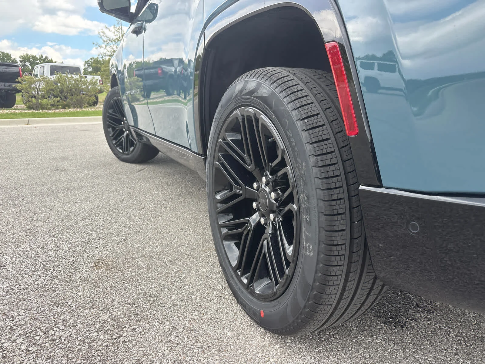 New 2026 Steel Blue Exterior Paint Jeep Limited Reserve image 6