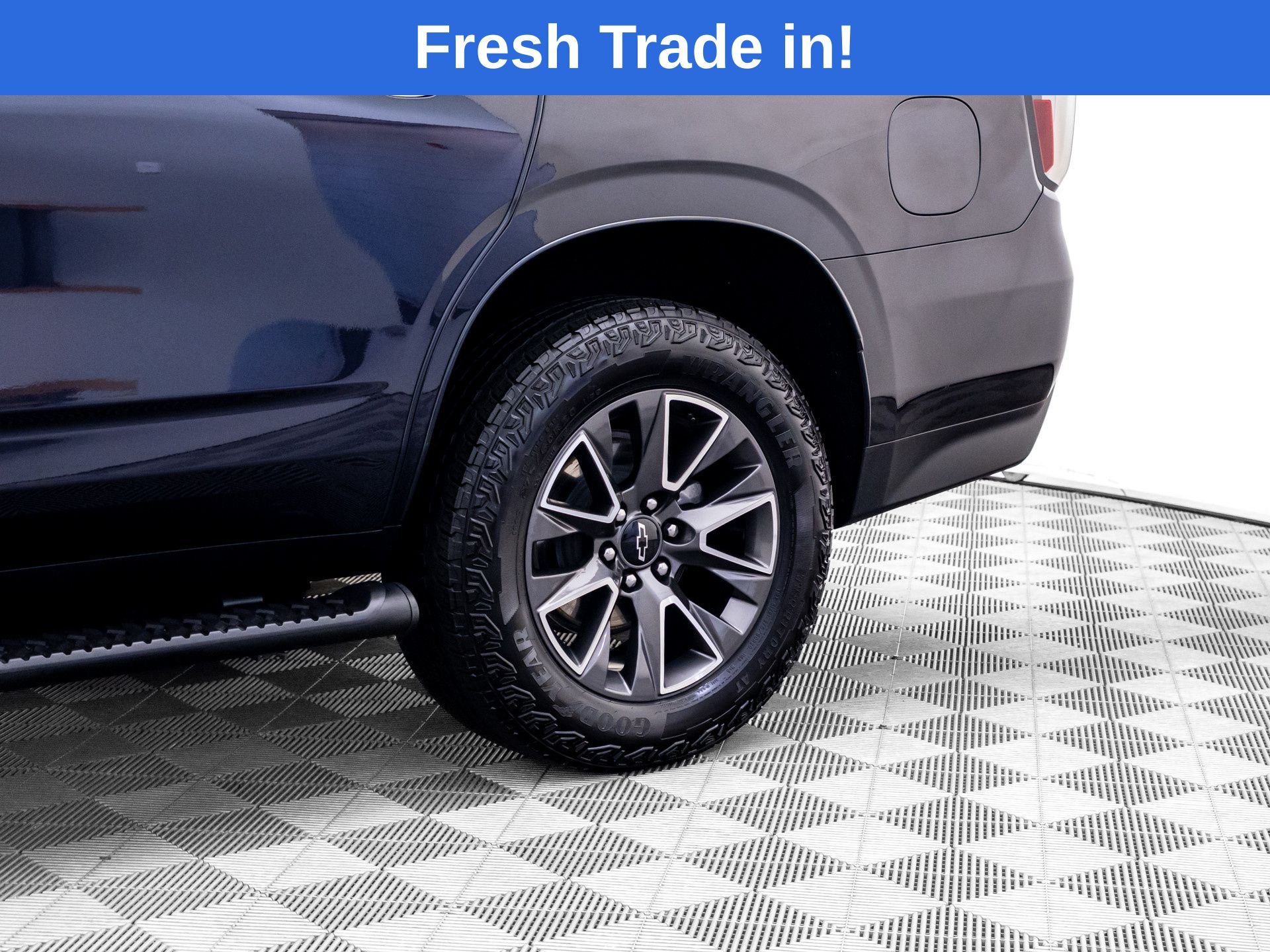 Used 2024 Gray Chevrolet Z71 image 35