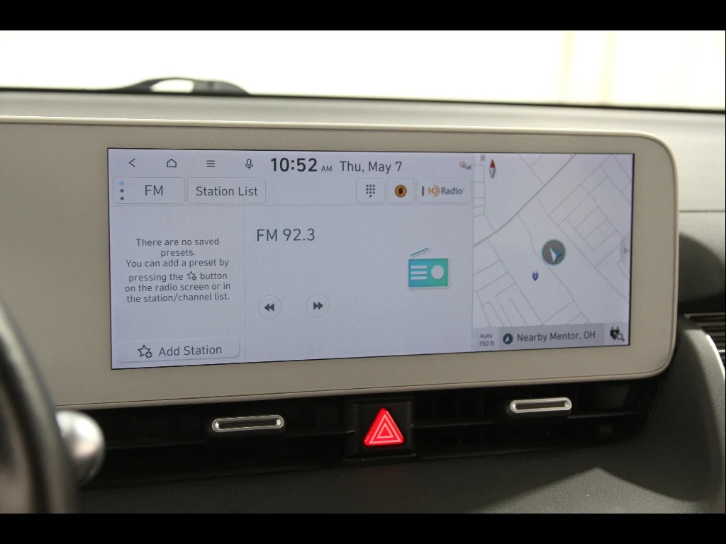 Certified Used 2024 Atlas White Hyundai SEL image 11