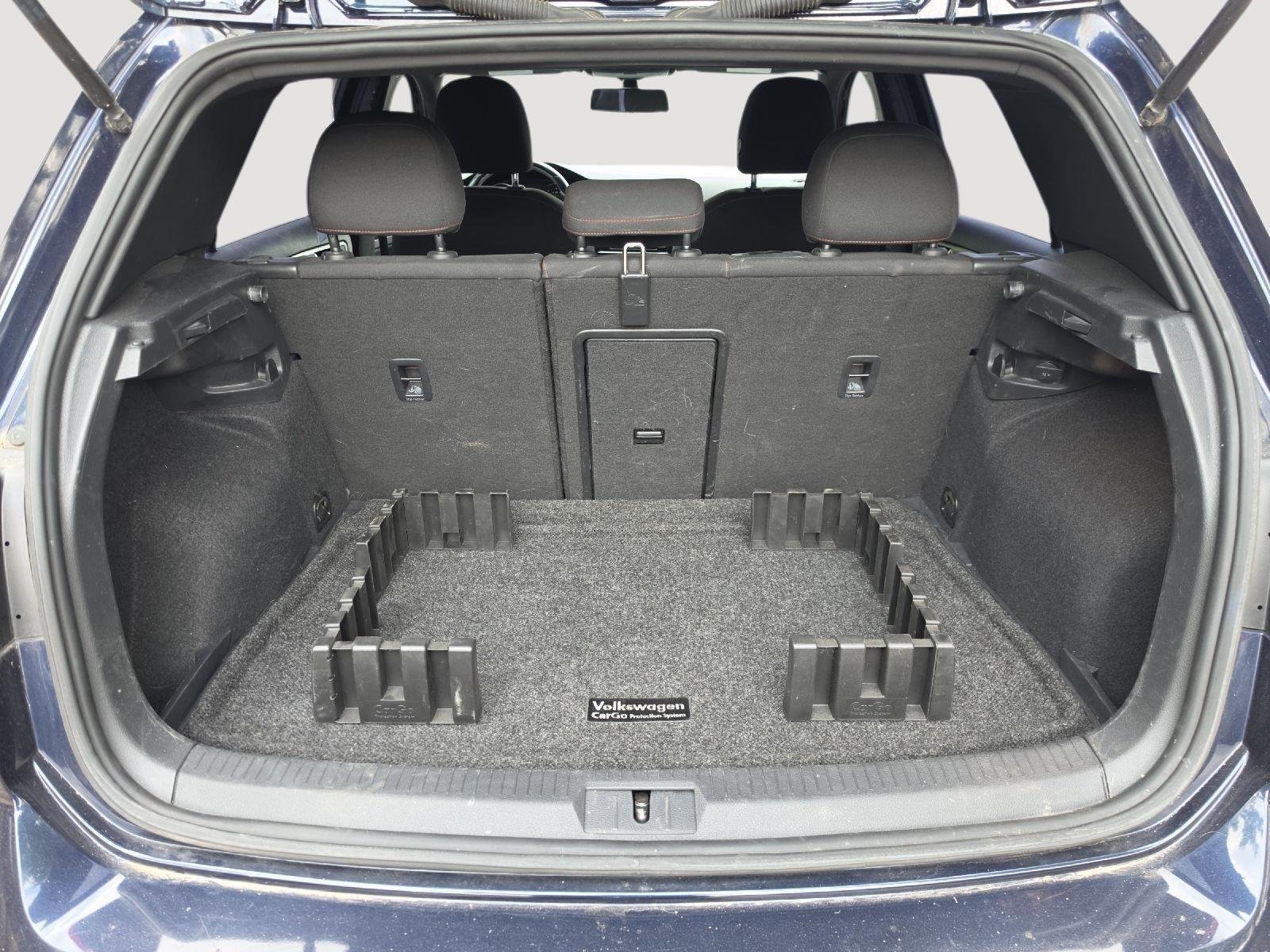 Used 2018 Night Blue Metallic Volkswagen S image 18