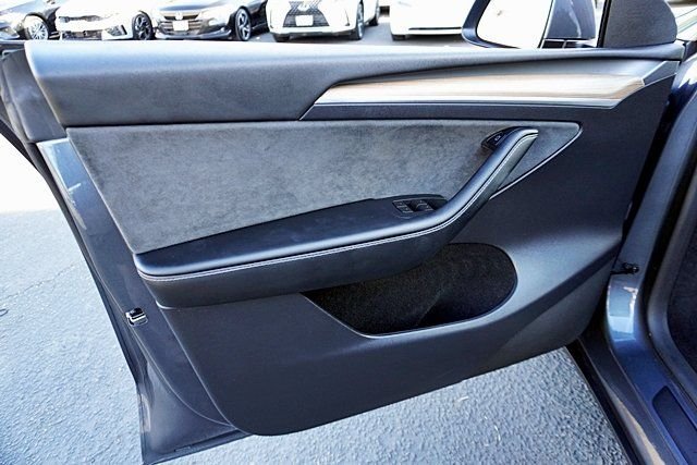 Used 2023  Tesla Long Range image 23