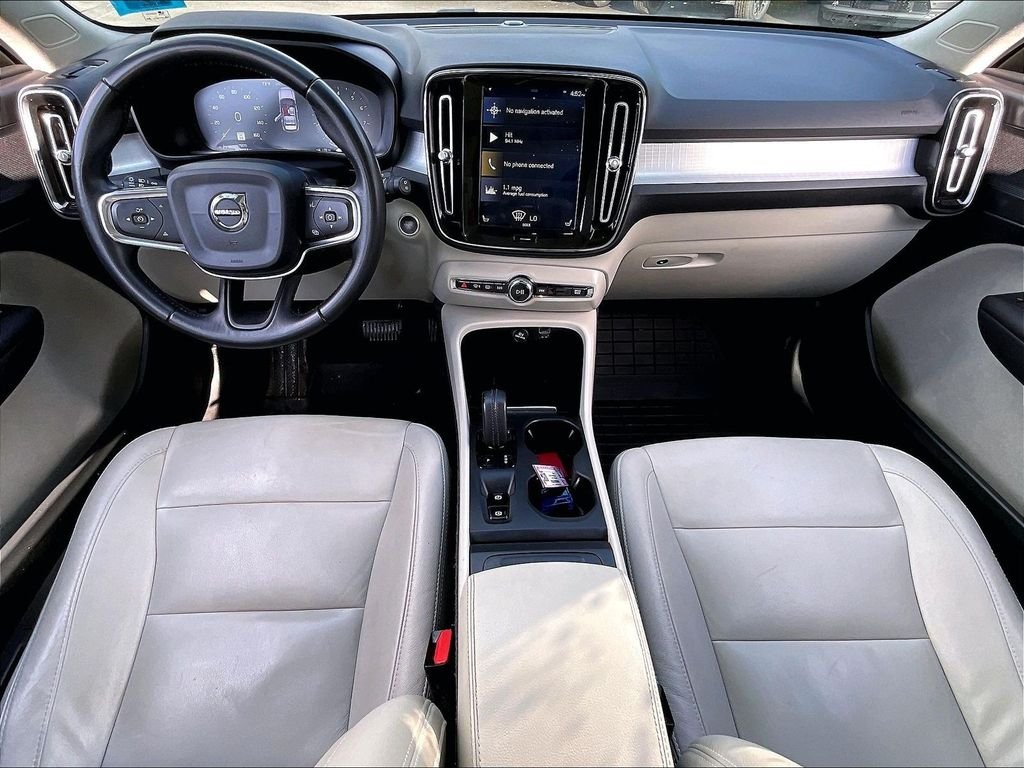 Used 2020 White Volvo Momentum image 20