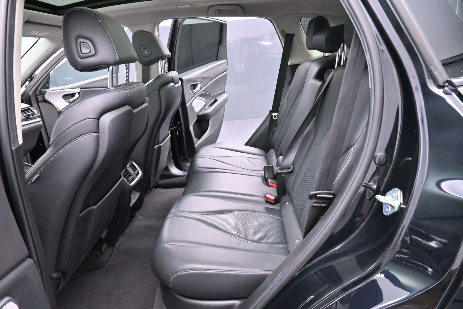 Used 2024 Majestic Black Pearl Acura SH-AWD w/Tech image 31