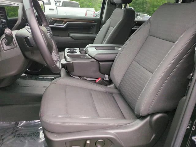Used 2022 Black Chevrolet RST image 11