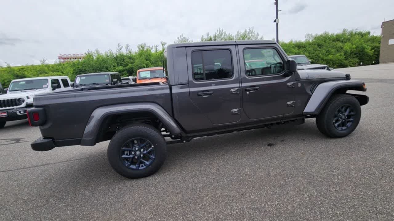 2026 Jeep Gladiator 85th Anniversary Edition - Photo 9