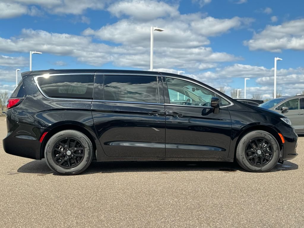 2024 Chrysler Pacifica Touring L - Photo 25