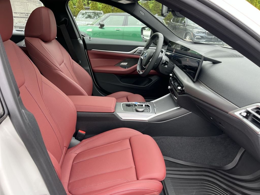 New 2026 White BMW xDrive40 image 25