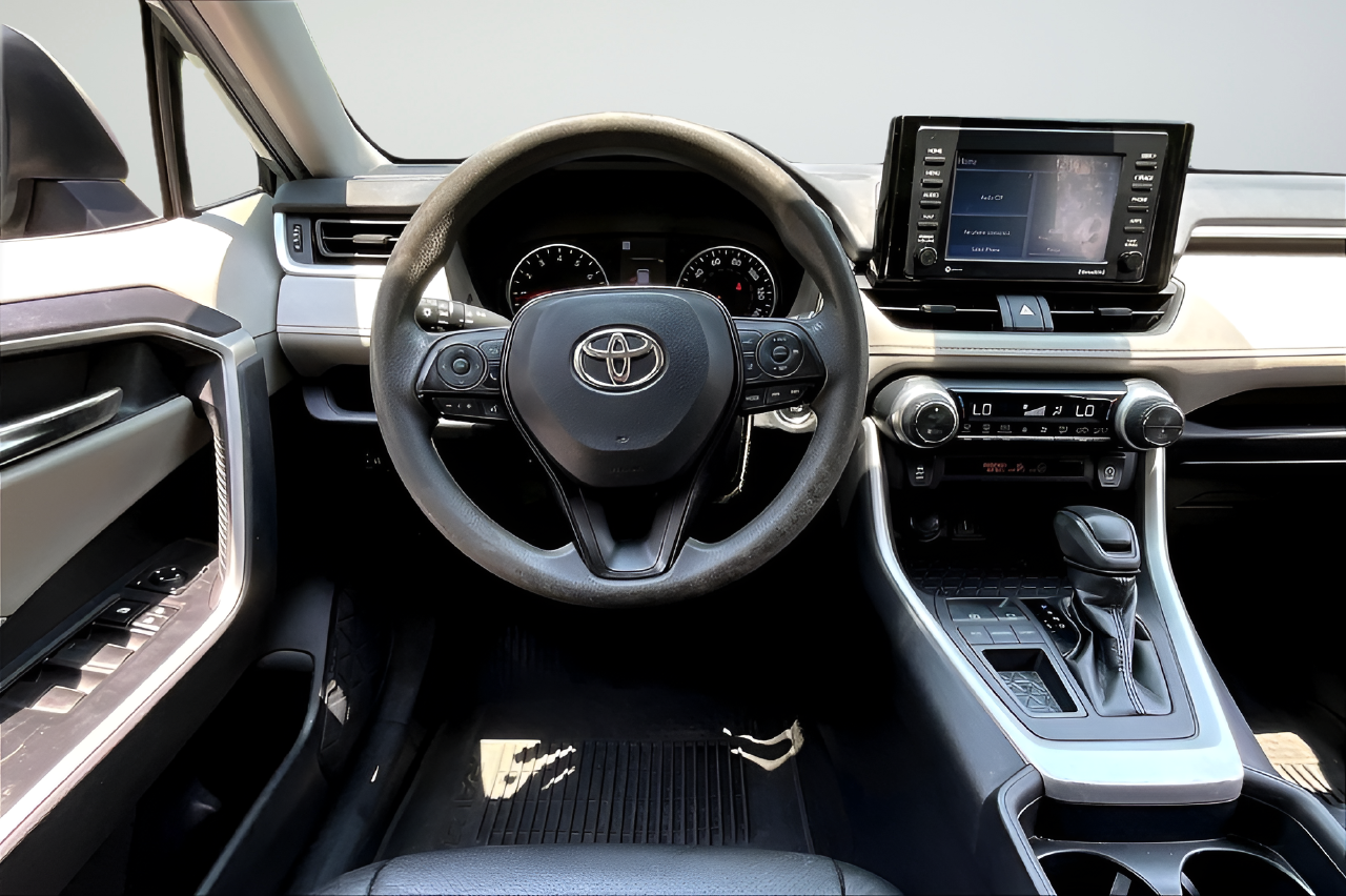 Used 2021  Toyota XLE image 8